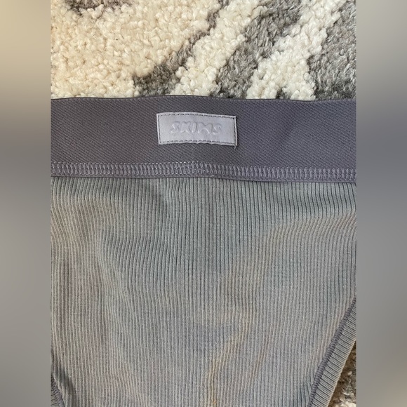 SKIMS COTTON RIB THONG - Picture 8 of 10